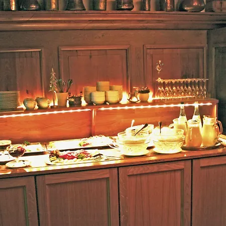 Πανσιόν Petzengarten 4*