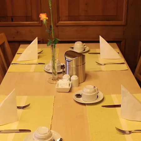 Petzengarten Konukevi 4*